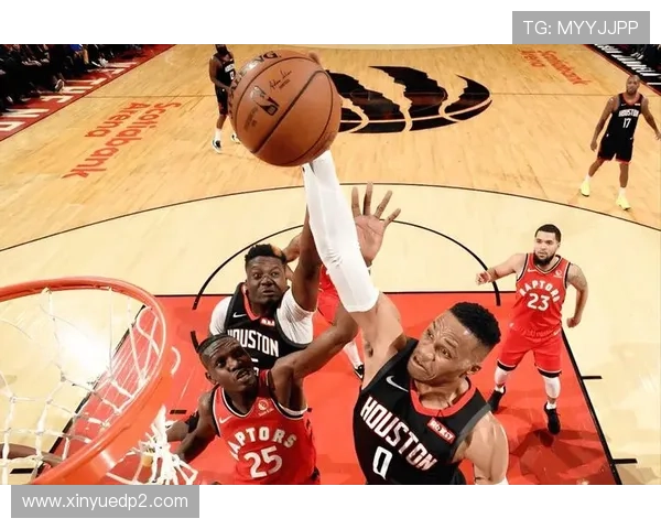 威少训练馆挥汗如雨新赛季去向仍悬而未决引发球迷热议